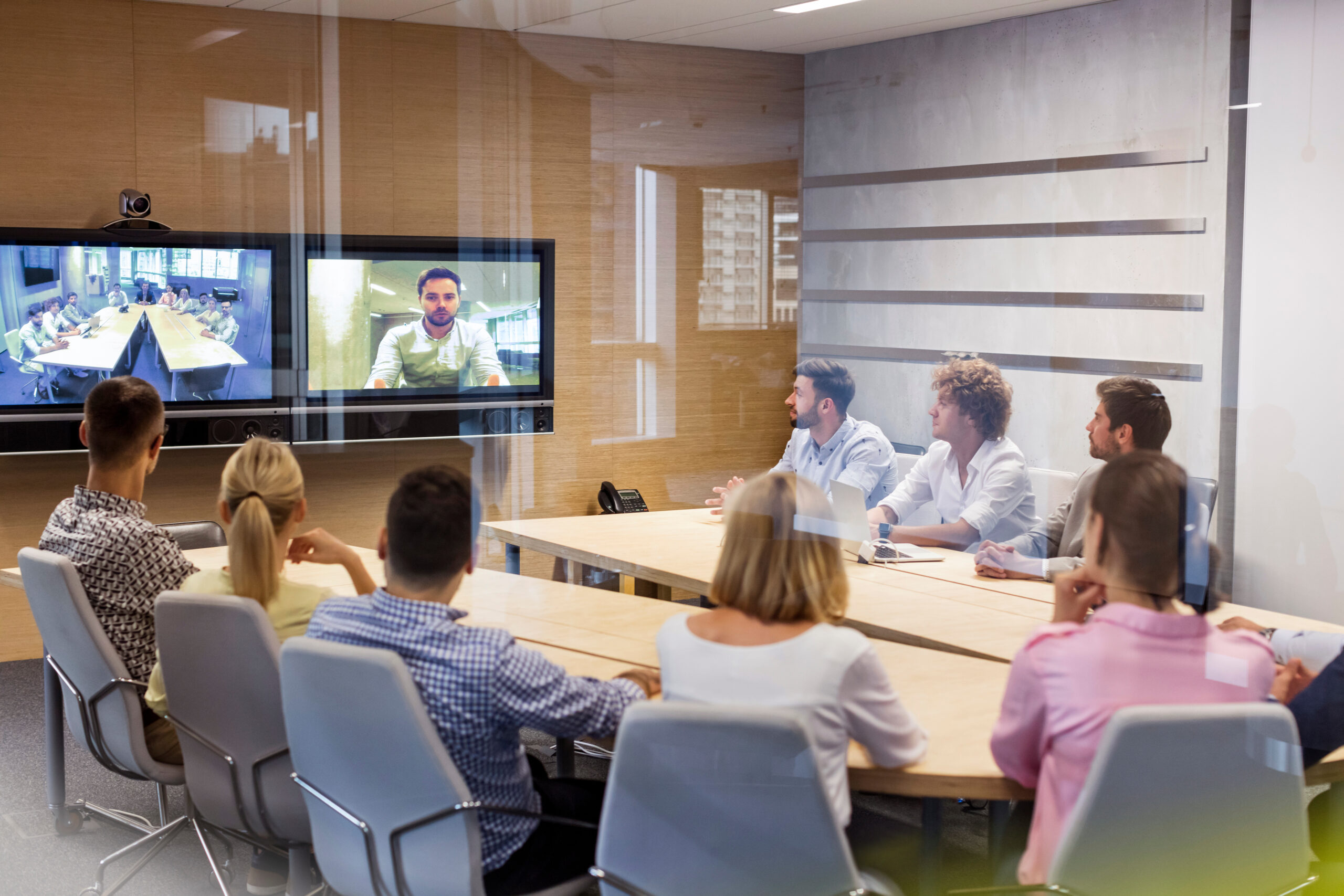 8 best video conferencing hardware tools to use in meetings